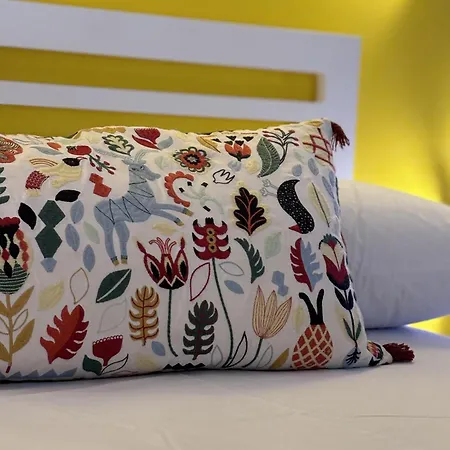 Chic & Artistic Los Cristianos Apartment *